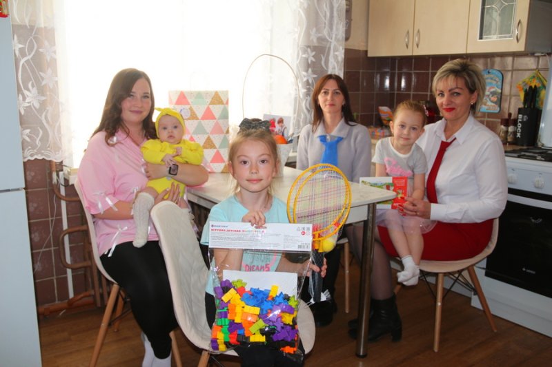 Поздравления с Днем семьи принимали многодетные семьи из Зельвы и Бородичей